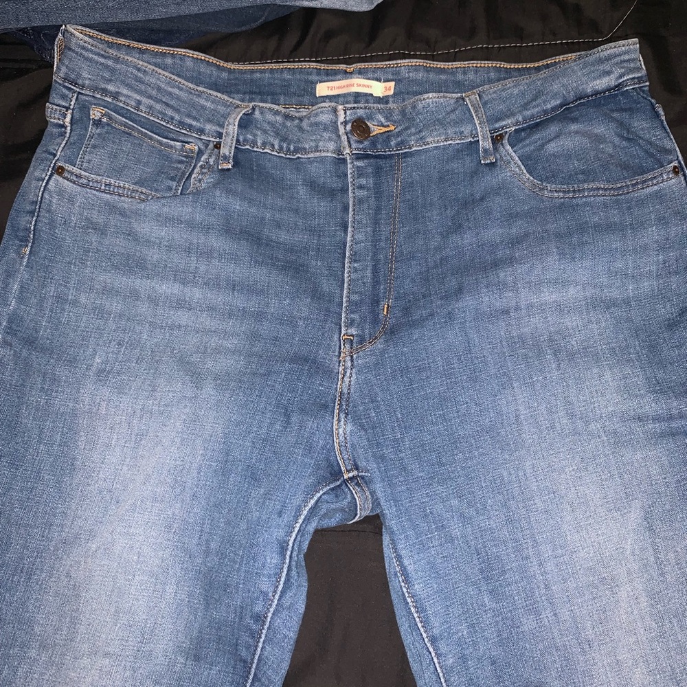 Plus size high rise Levis blue jeans
